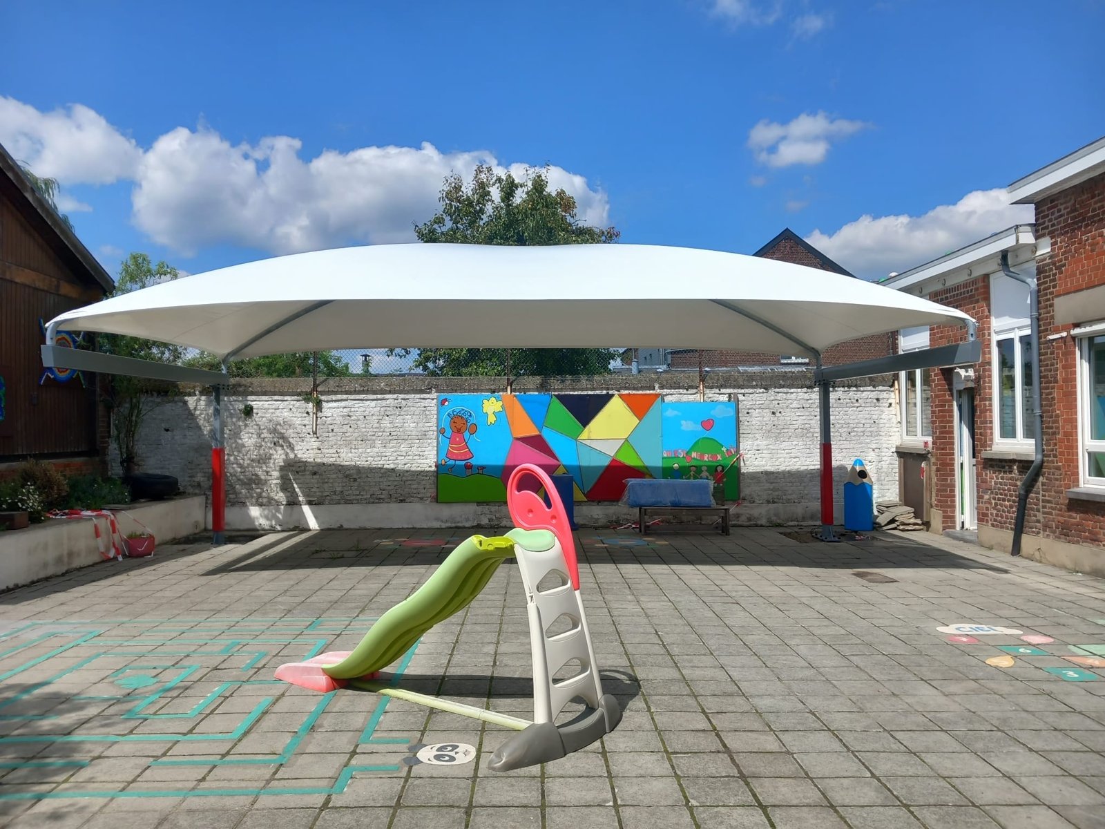 Doekoverkapping op een schoolspeelplaats – realisatie Coverit