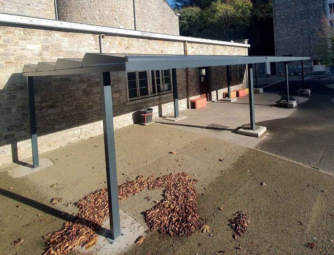 Fotovoltaïsche overkapping van het Institut Saint-Berthuin in Malonne – Coverit